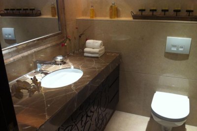 How to deal with the whitening of the dark stone sink?