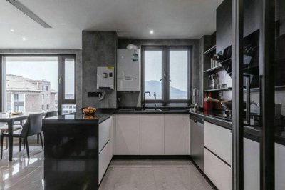 ��ںڽ�ɳ�������ڼ�װ������Щ������?