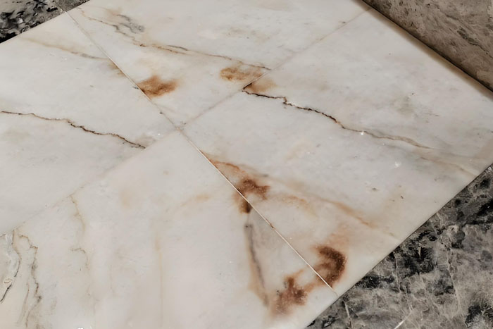 石材吐浆吐黄及锈斑征象爆发的缘故原由有哪些呢?